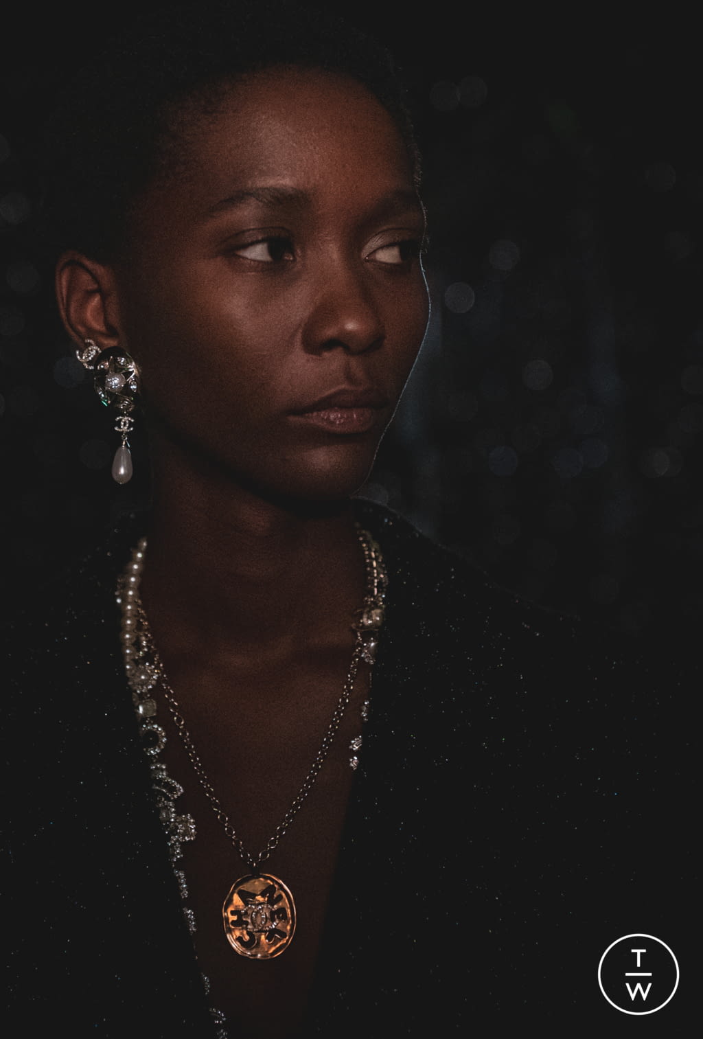 Fashion Week Paris Fall/Winter 2021 look 8 from the Chanel collection womenswear accessories