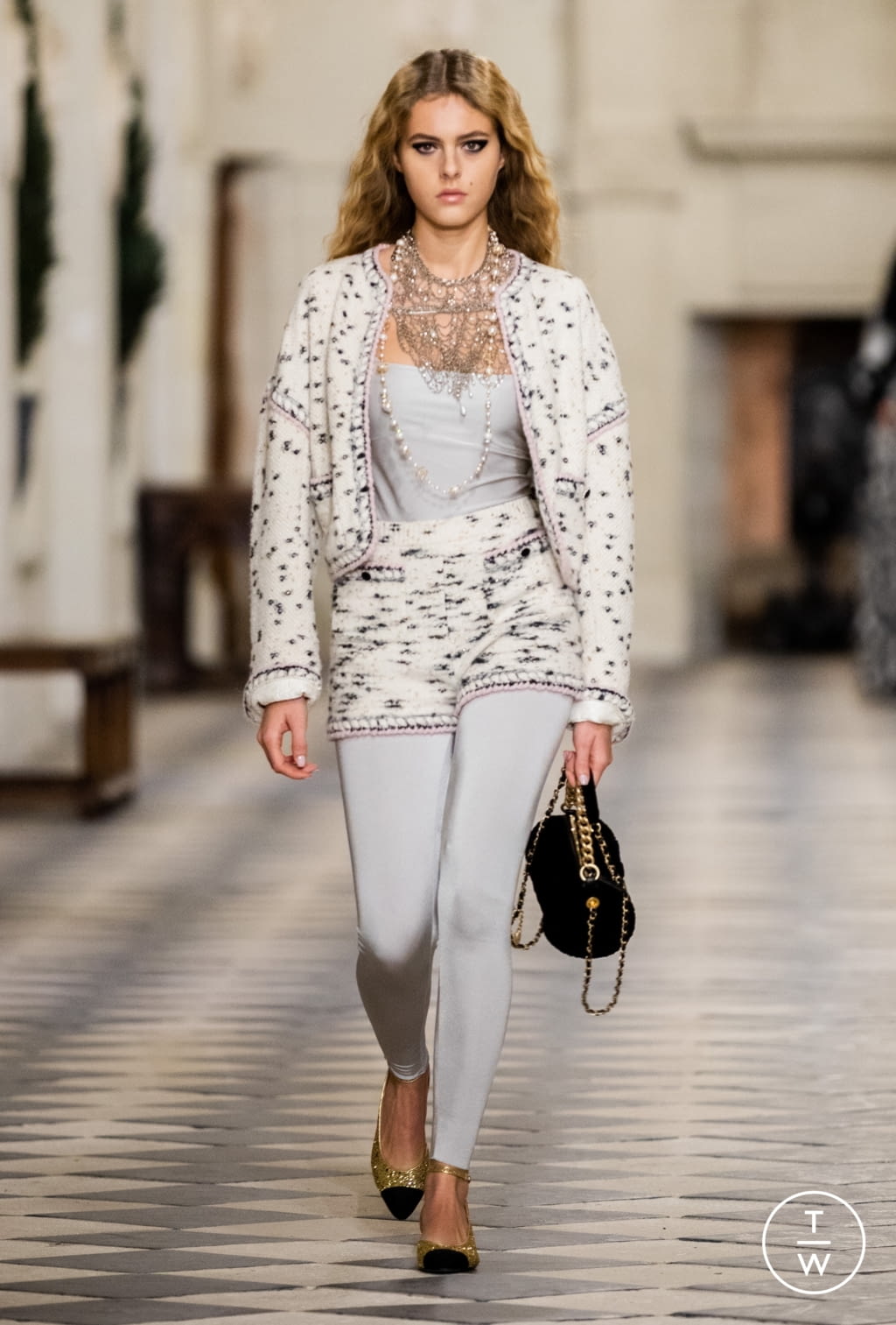 Fashion Week Paris Pre-Fall 2021 look 8 from the Chanel collection 女装
