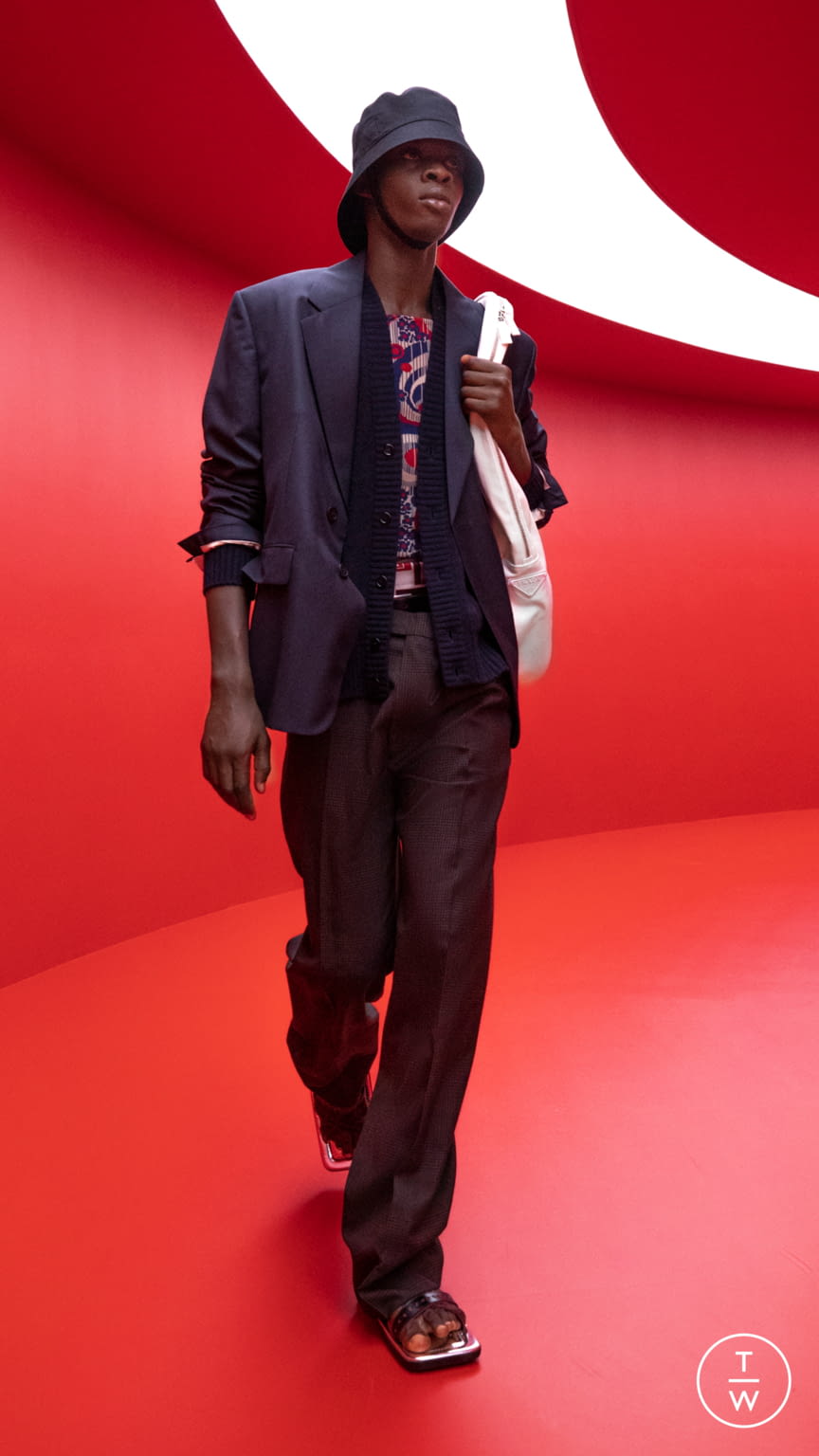 Fashion Week Milan Spring/Summer 2022 look 8 from the Prada collection 男装