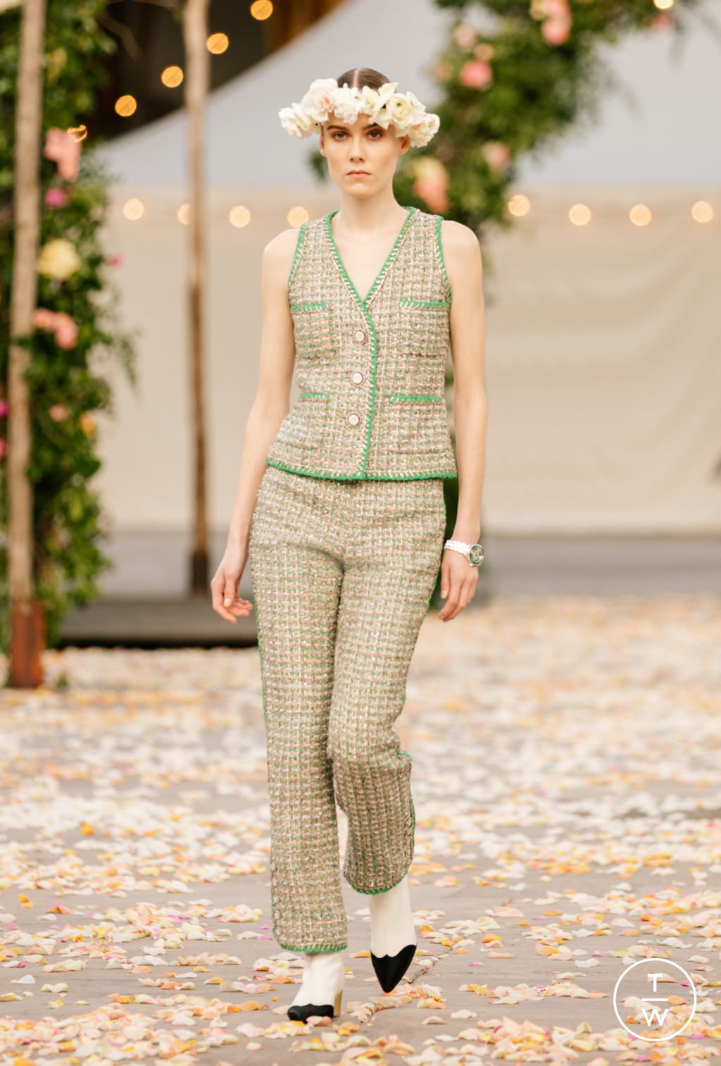 Fashion Week Paris Spring/Summer 2021 look 8 from the Chanel collection 高级定制
