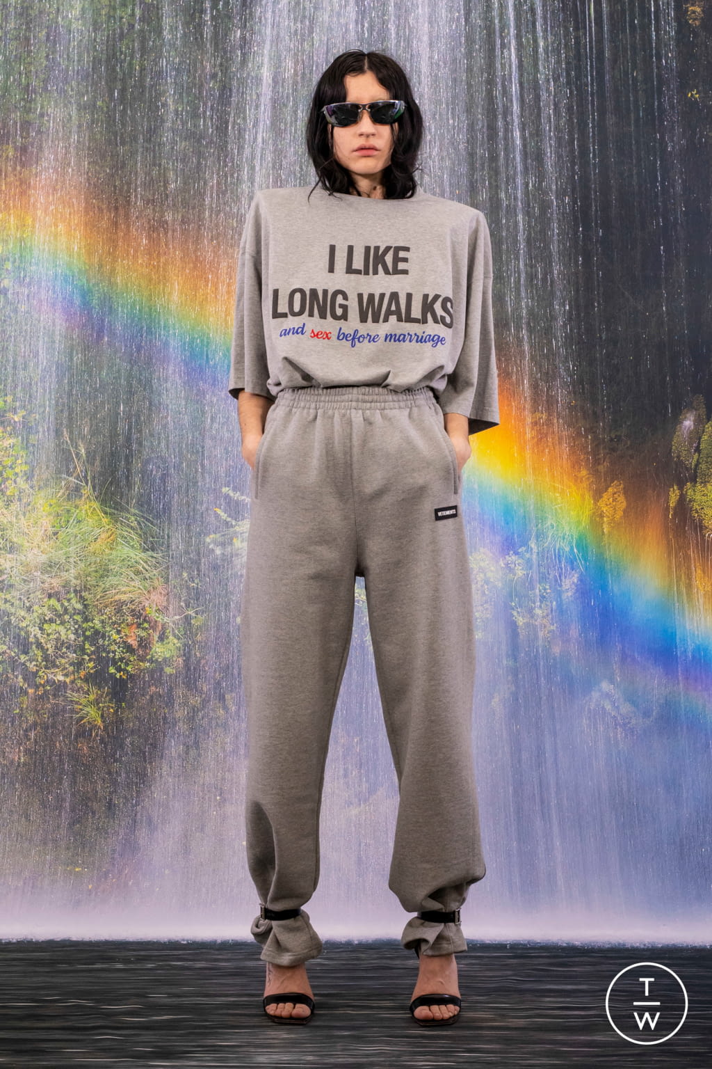 Fashion Week Paris Fall/Winter 2021 look 80 from the VETEMENTS collection 男装