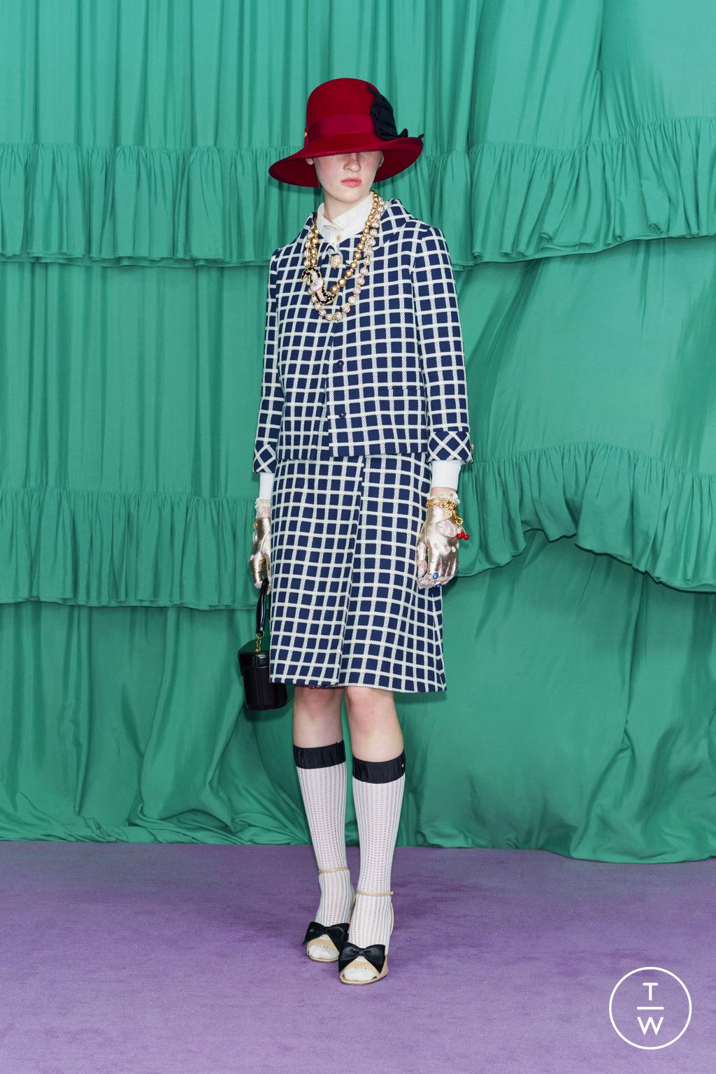 Fashion Week Paris Pre-Fall 2025 look 160 de la collection Valentino womenswear