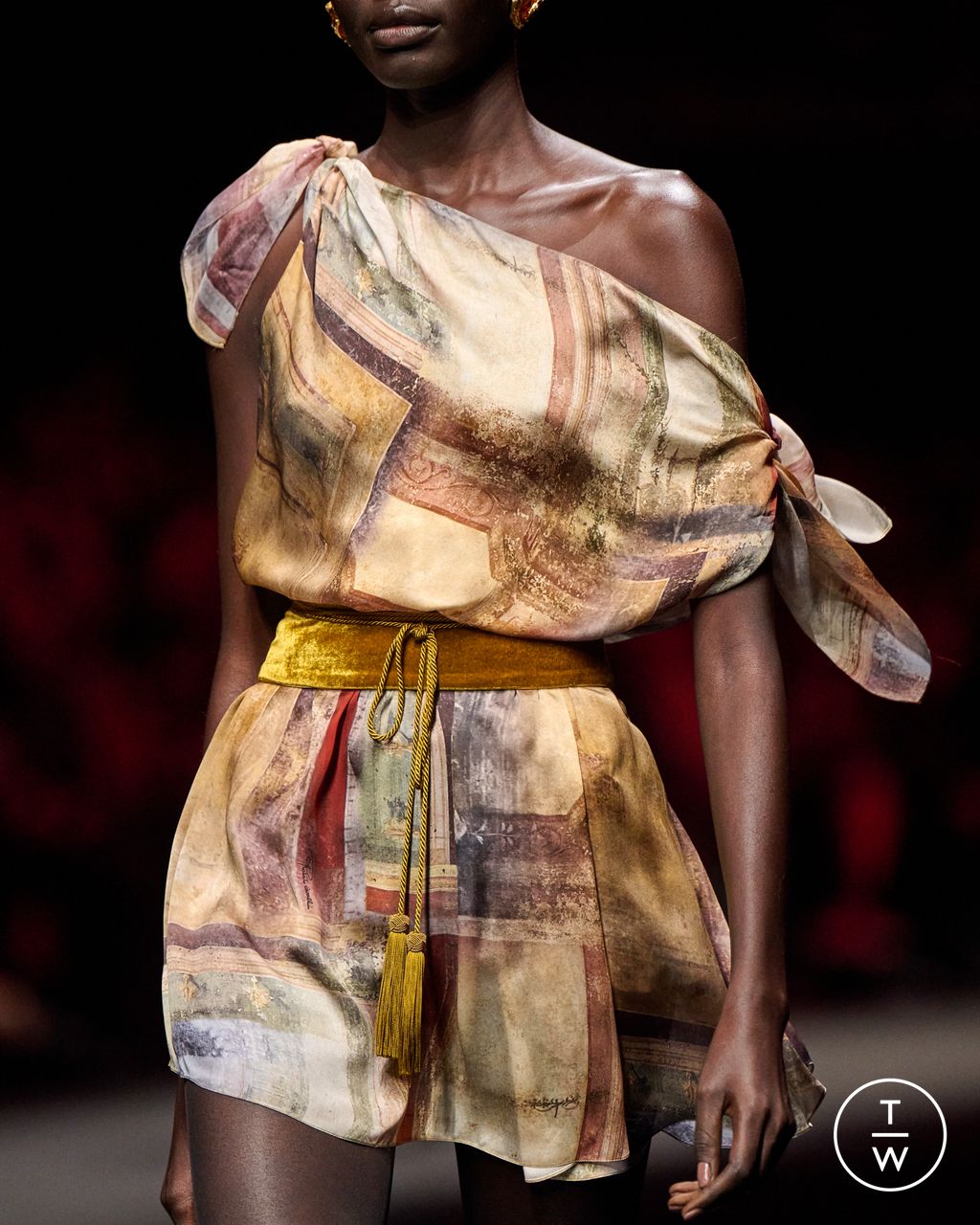 Fashion Week Milan Fall/Winter 2025 look 38 from the Roberto Cavalli collection womenswear accessories