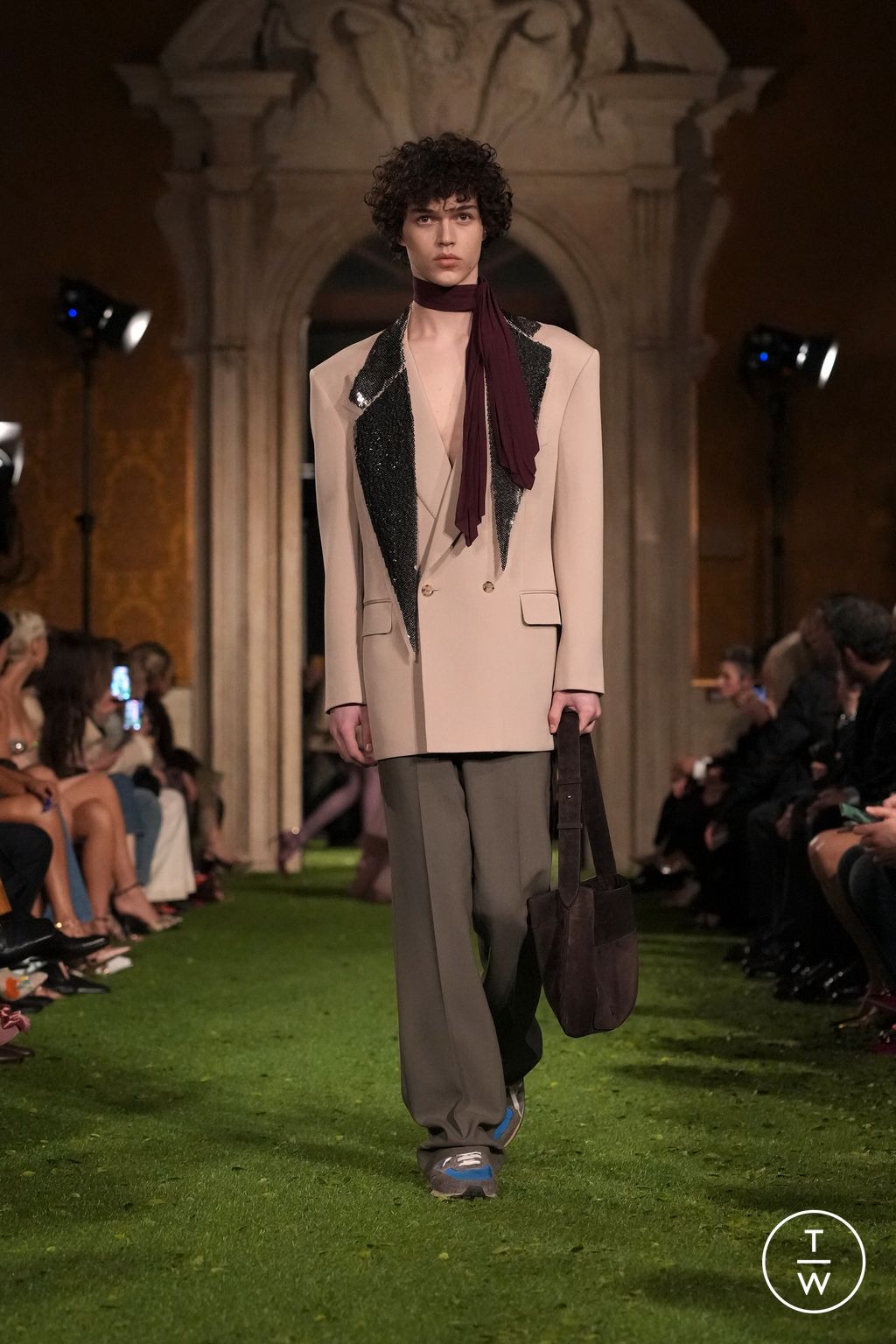 Fashion Week Paris Fall/Winter 2026 look 80 from the Valentino collection womenswear