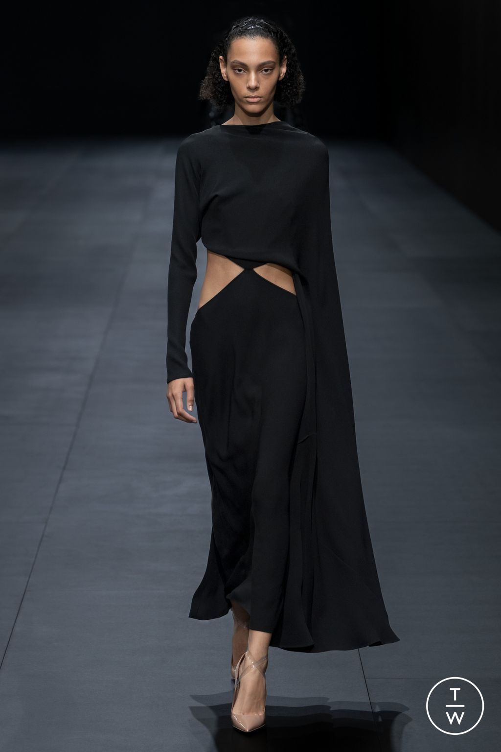 Fashion Week Paris Spring/Summer 2023 look 80 from the Valentino collection womenswear
