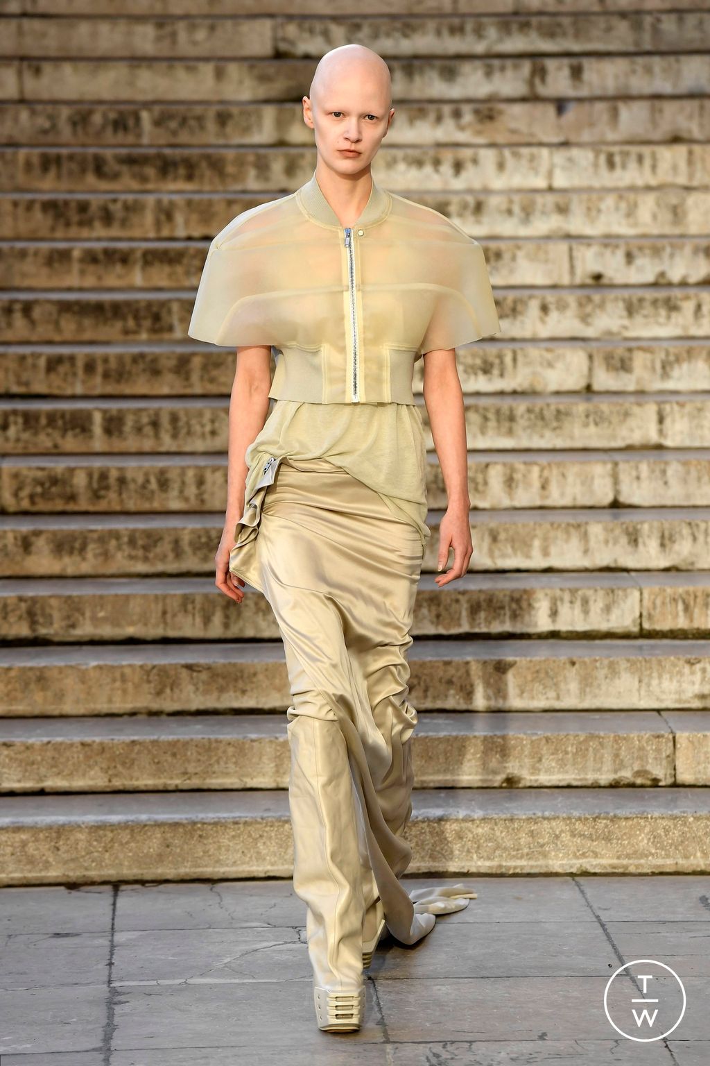 Fashion Week Paris Spring/Summer 2023 look 11 de la collection Rick Owens womenswear
