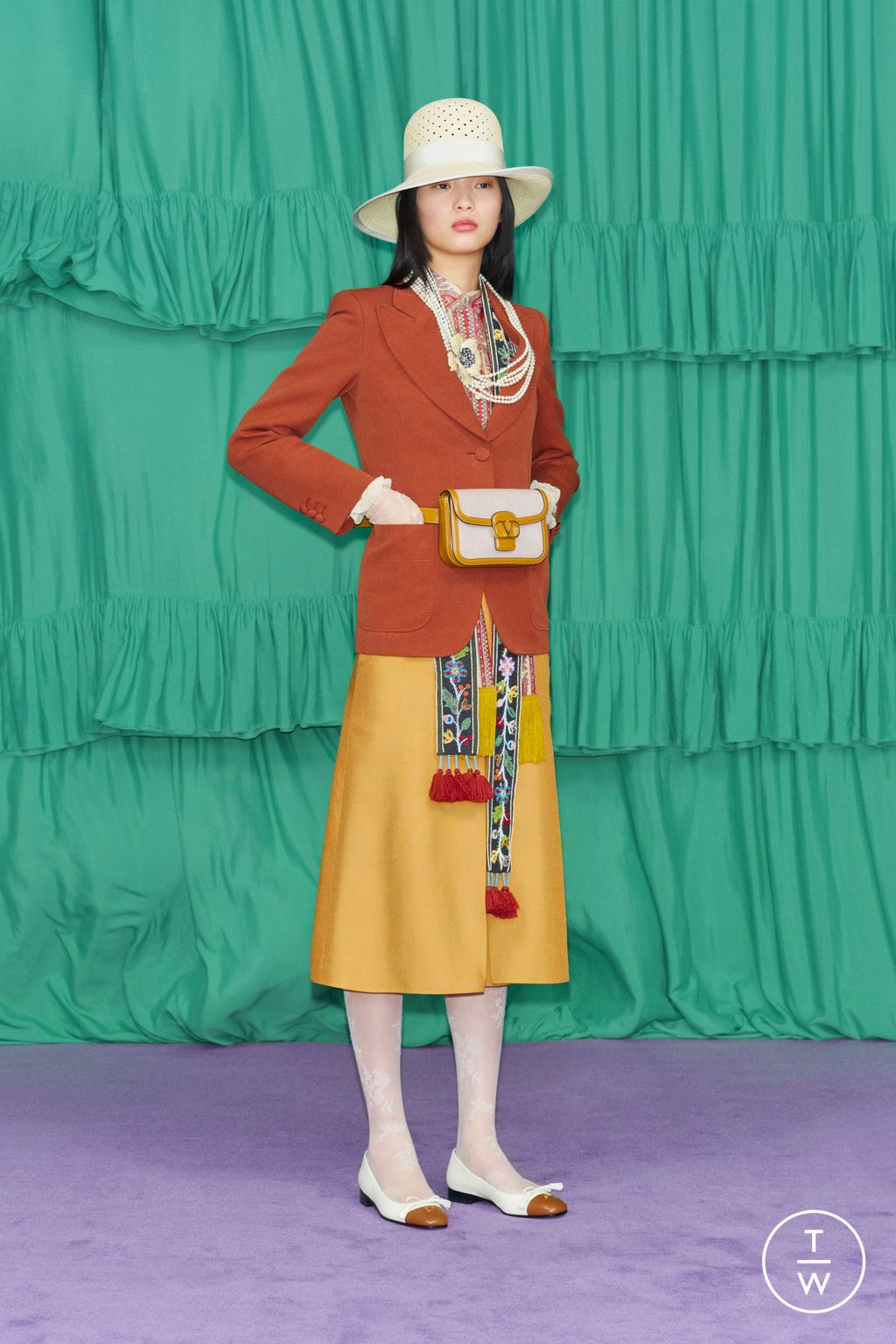 Fashion Week Paris Pre-Fall 2025 look 165 de la collection Valentino womenswear