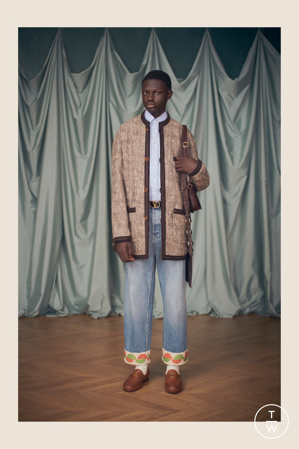 Fashion Week Paris Resort 2025 look 81 from the Valentino collection womenswear