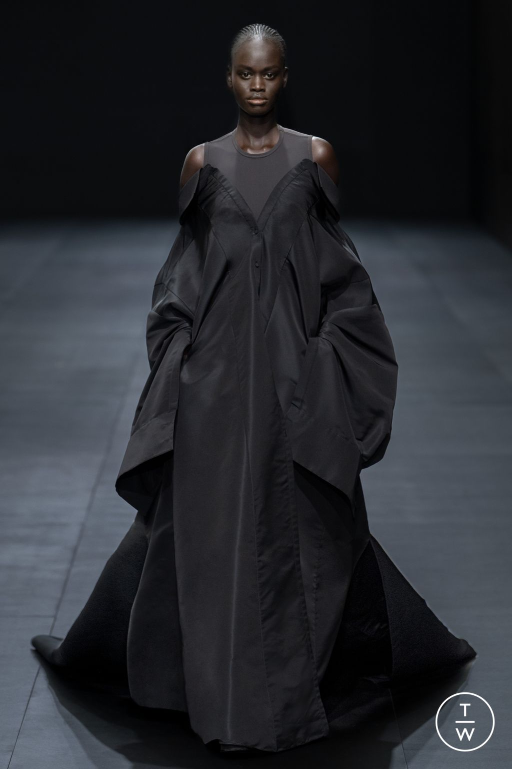 Fashion Week Paris Spring/Summer 2023 look 82 from the Valentino collection womenswear