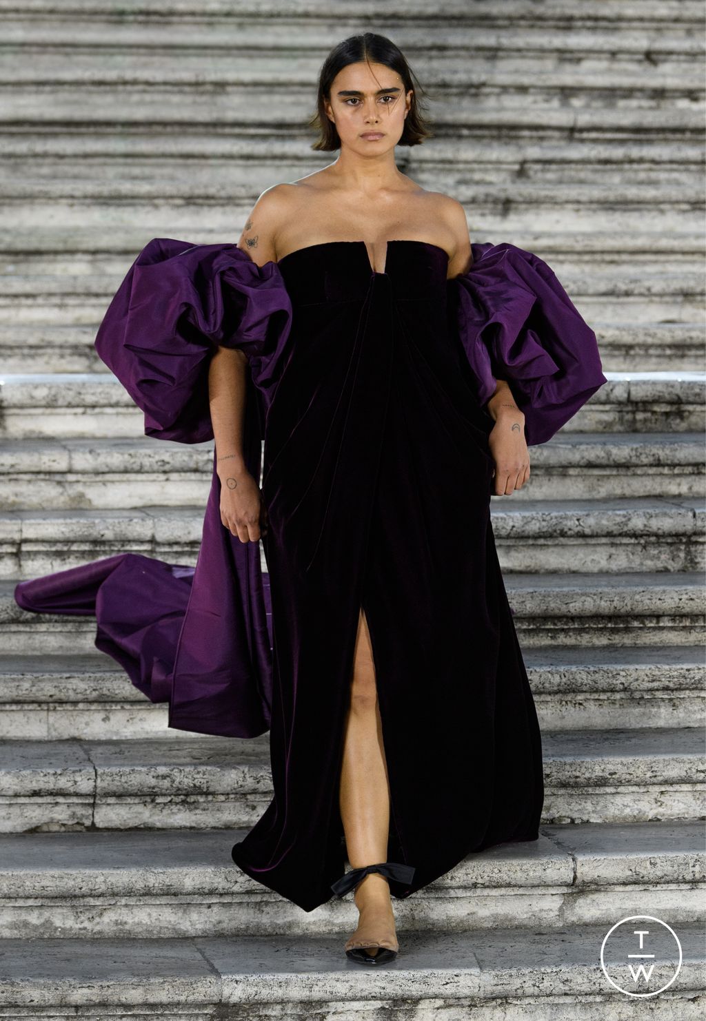 Fashion Week Paris Fall/Winter 2022 look 82 de la collection Valentino couture