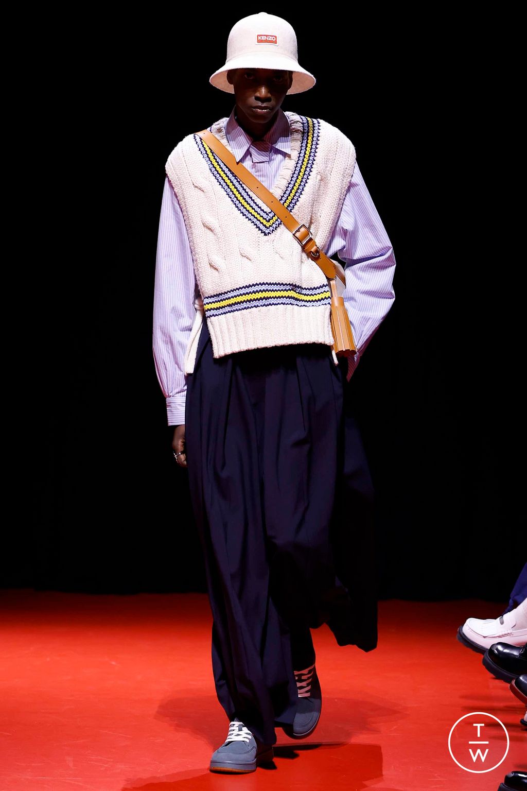 Fashion Week Paris Fall/Winter 2023 look 31 from the Kenzo collection menswear