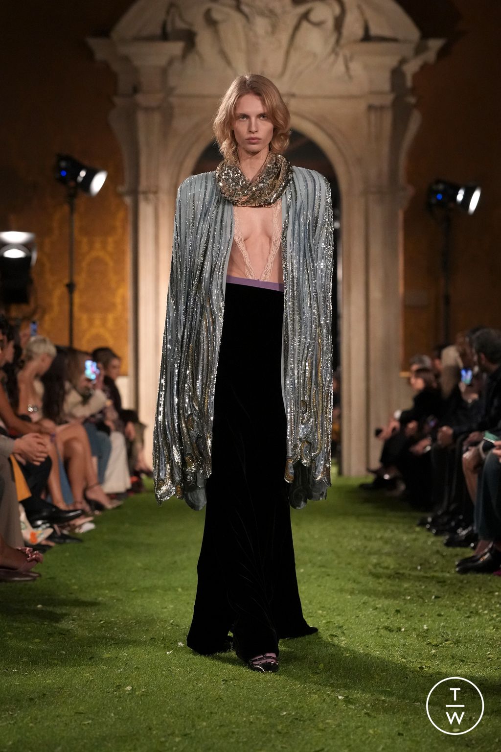 Fashion Week Paris Fall/Winter 2026 look 83 de la collection Valentino womenswear