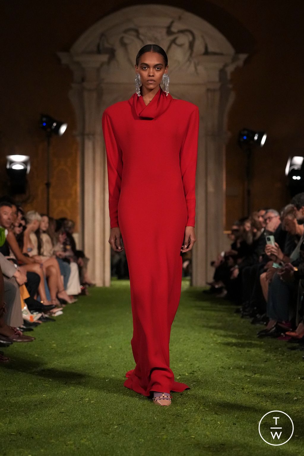 Fashion Week Paris Fall/Winter 2026 look 84 from the Valentino collection 女装