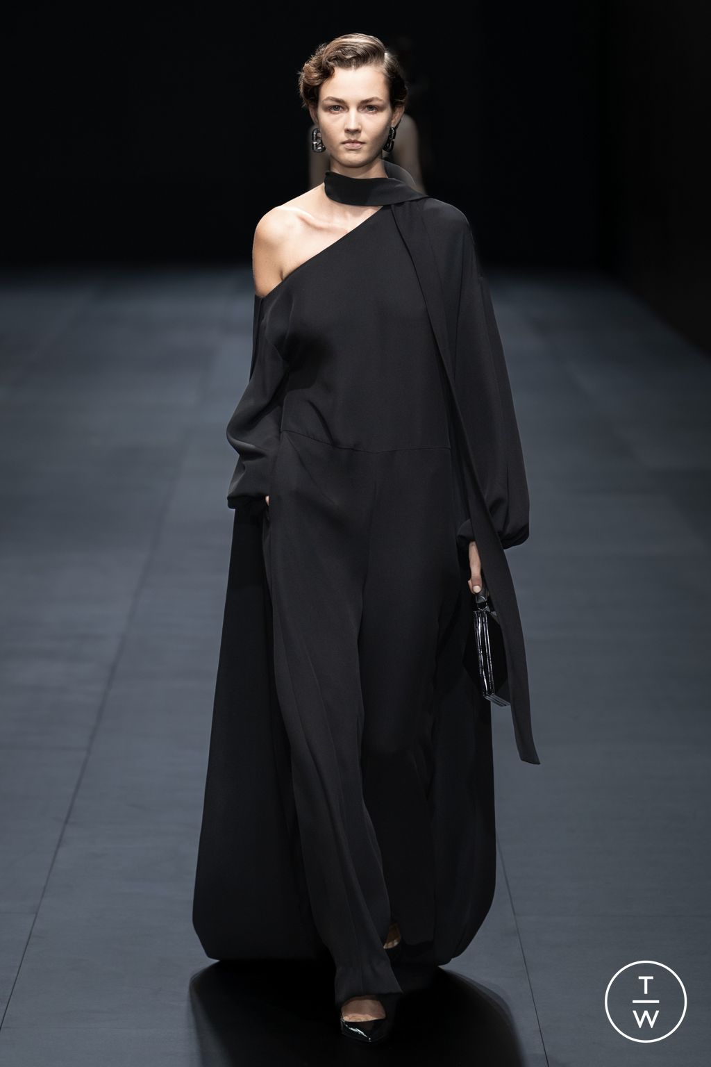 Fashion Week Paris Spring/Summer 2023 look 84 from the Valentino collection 女装