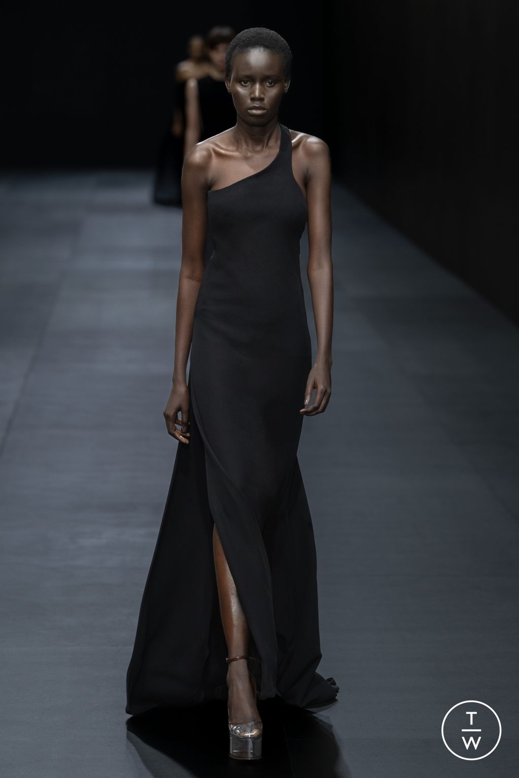Fashion Week Paris Spring/Summer 2023 look 86 from the Valentino collection 女装