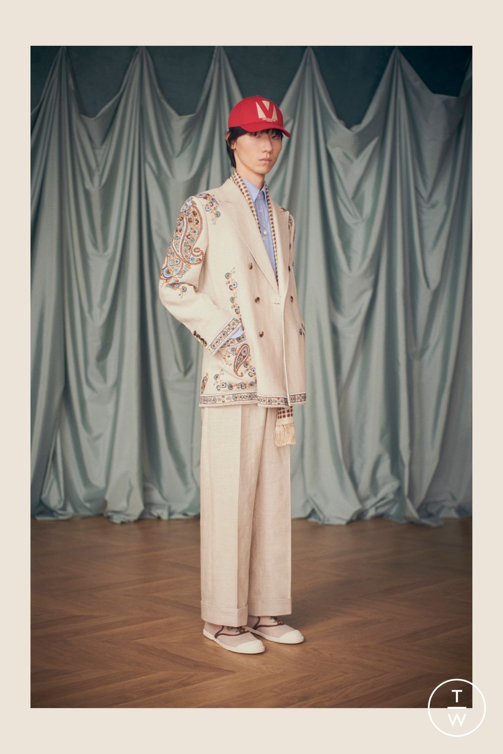 Fashion Week Paris Resort 2025 look 86 from the Valentino collection womenswear