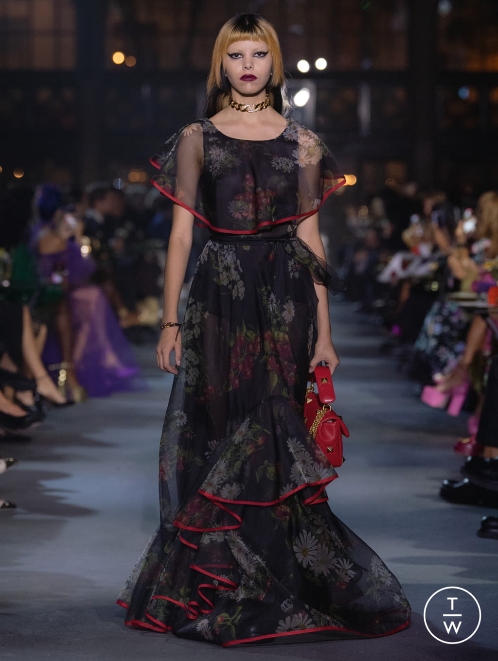 Fashion Week Paris Spring/Summer 2022 look 88 from the Valentino collection womenswear