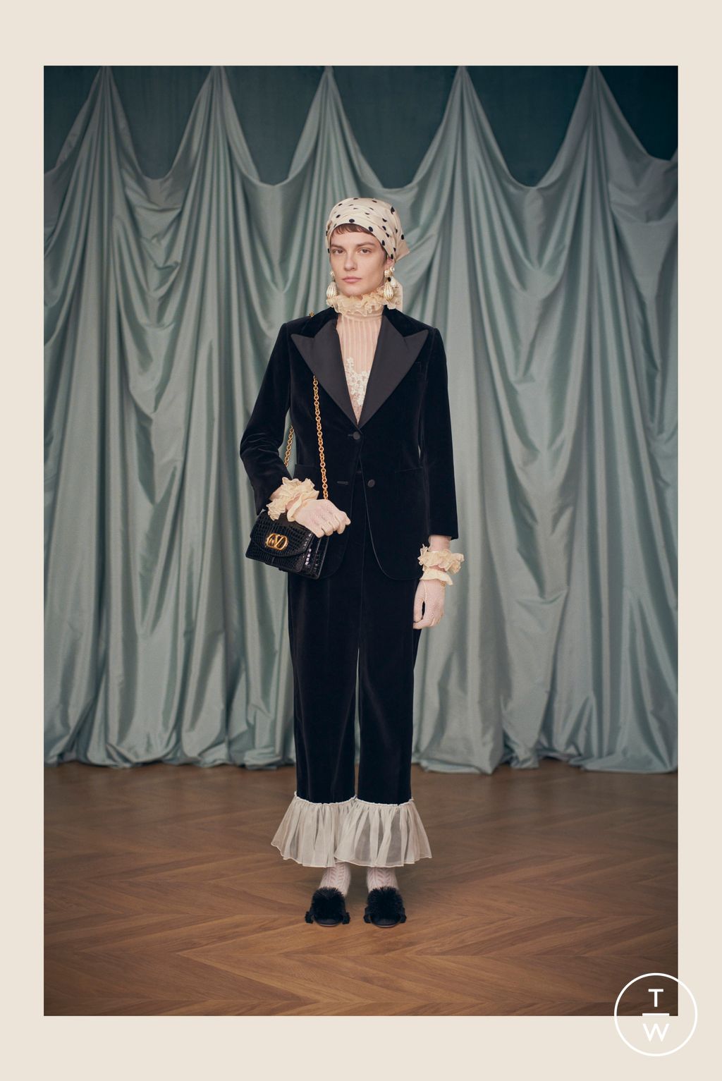 Fashion Week Paris Resort 2025 look 87 from the Valentino collection 女装