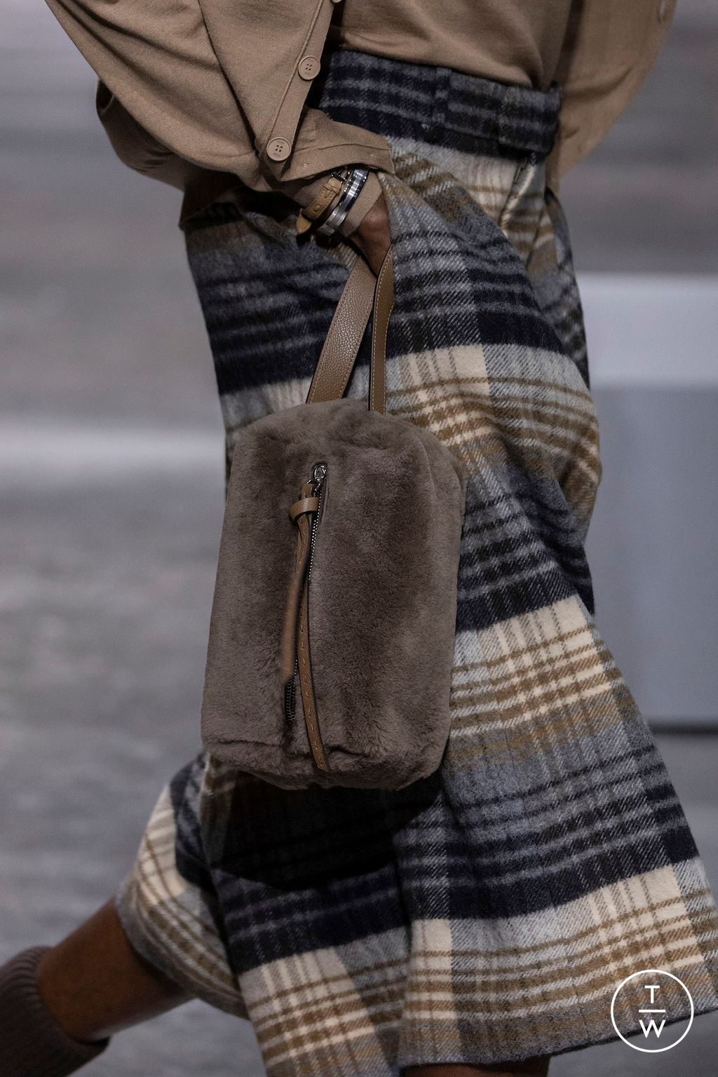 Fashion Week Paris Fall/Winter 2024 look 34 from the Fendi collection menswear accessories