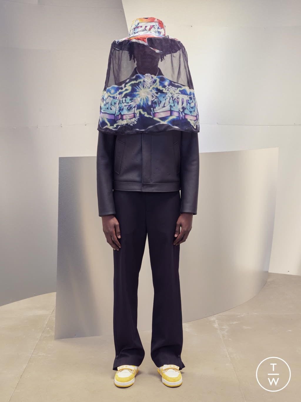 Fashion Week Paris Pre-Fall 2022 look 17 from the Louis Vuitton collection 男装