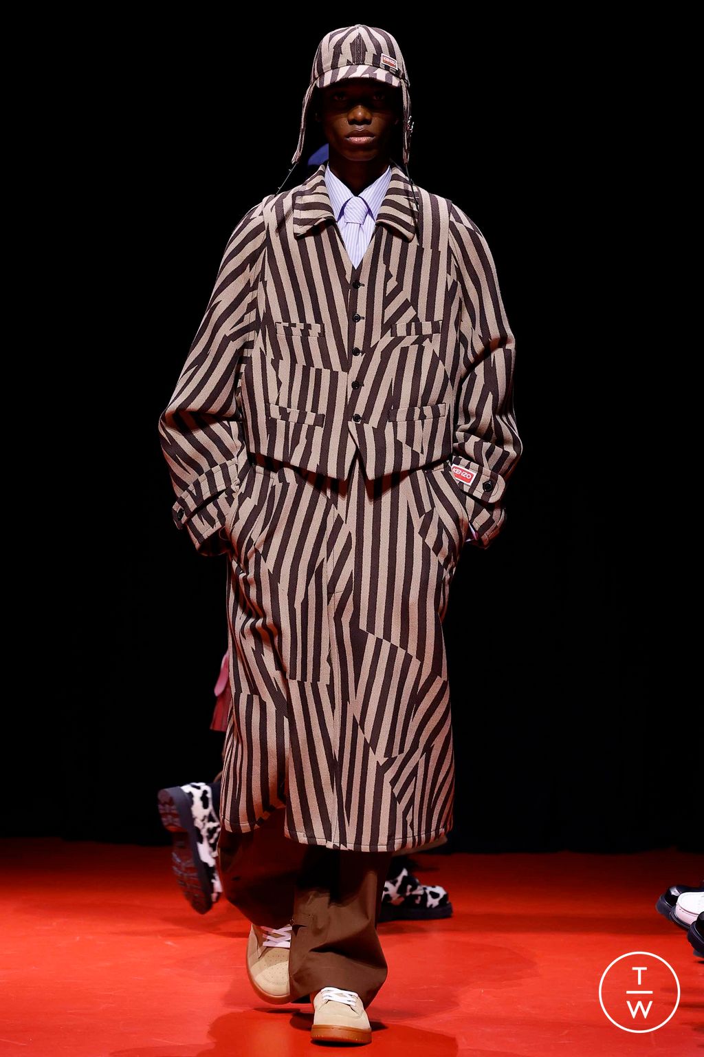 Fashion Week Paris Fall/Winter 2023 look 11 from the Kenzo collection menswear