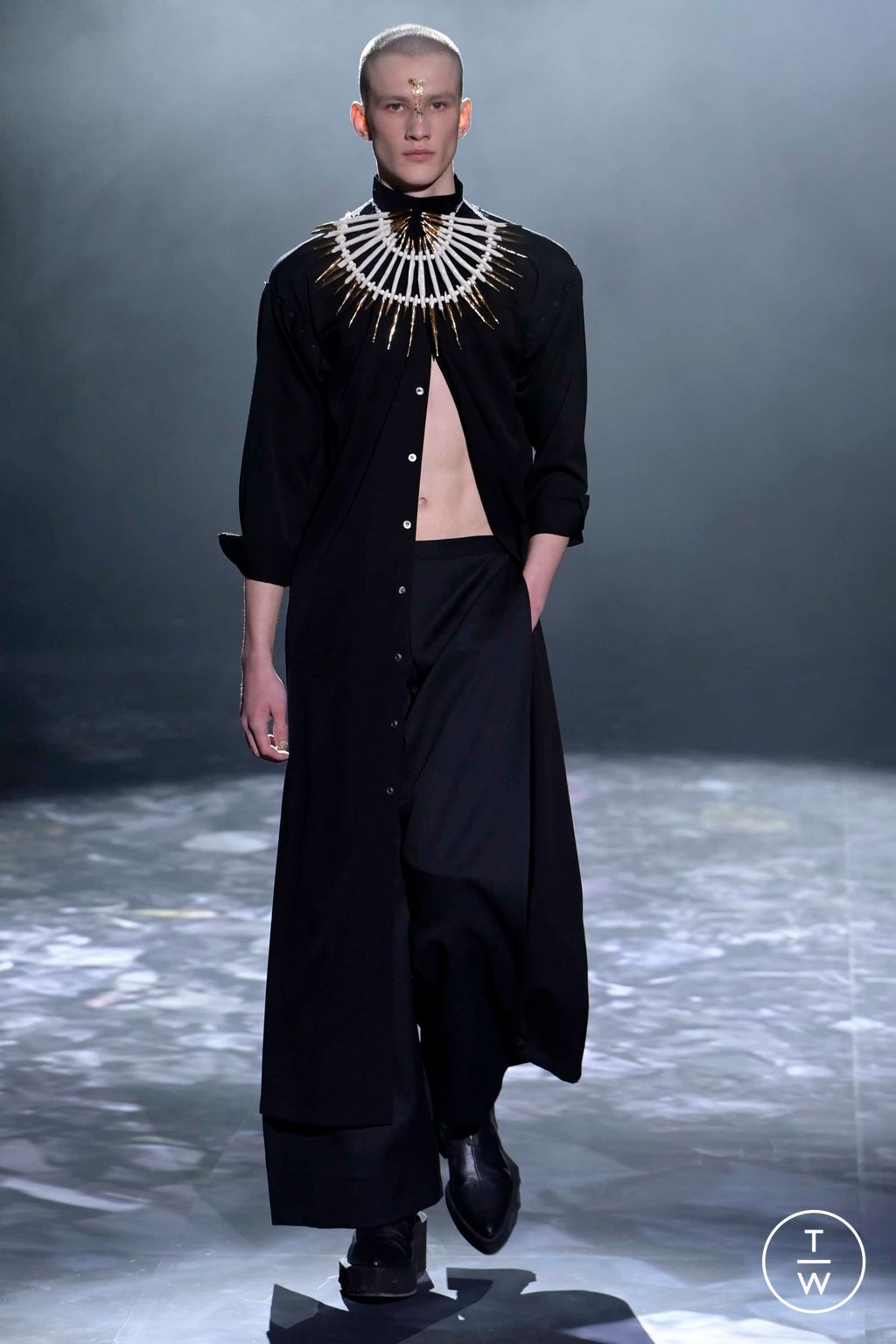 Fashion Week Paris Spring/Summer 2023 look 22 from the Yuima Nakazato collection 高级定制