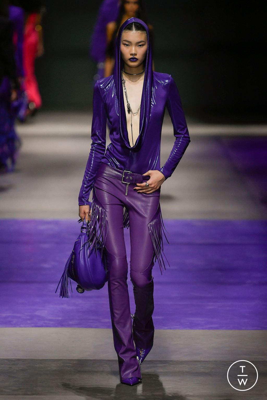 Fashion Week Milan Spring/Summer 2023 look 31 from the Versace collection womenswear