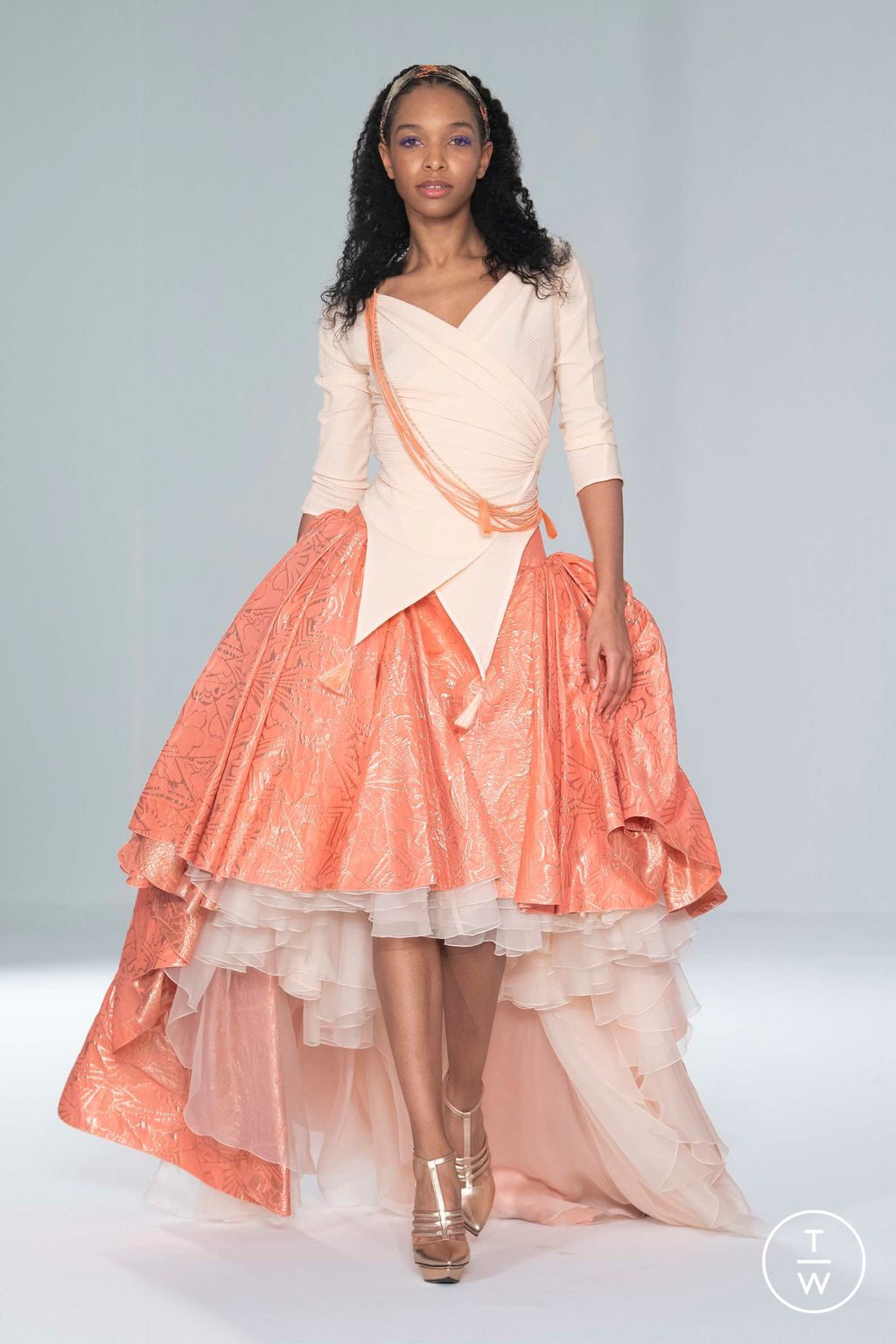 Fashion Week Paris Spring/Summer 2023 look 17 from the Julien Fournié collection couture