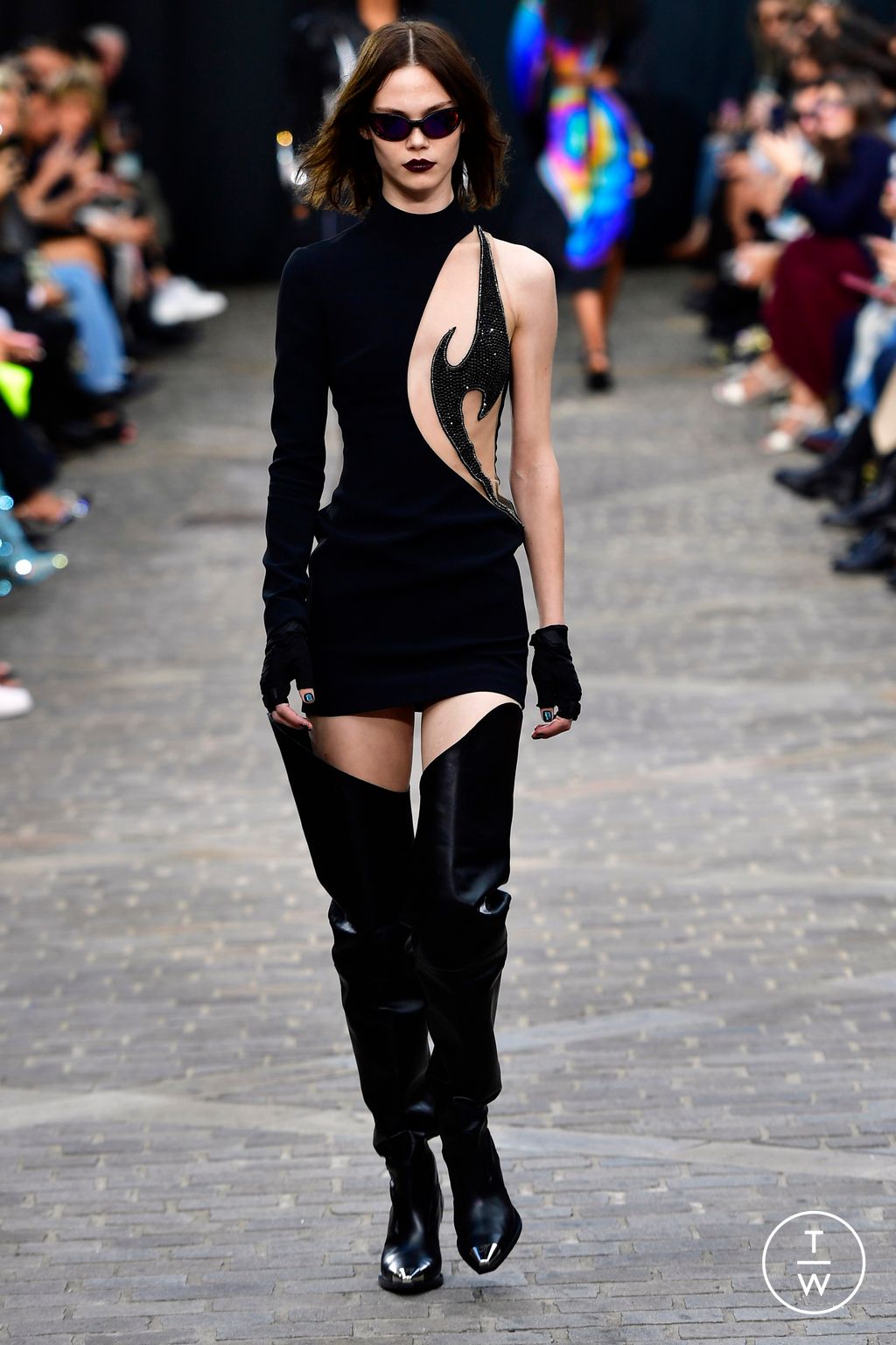 Fashion Week London Spring/Summer 2023 look 18 from the David Koma collection 女装