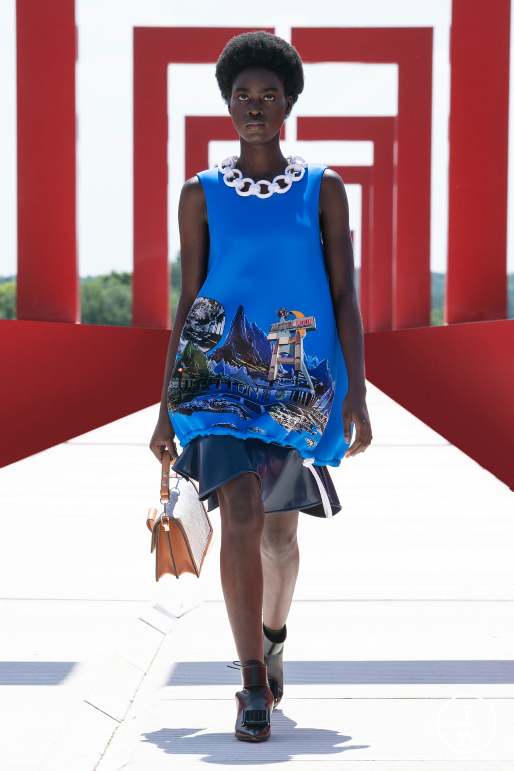 Fashion Week Paris Resort 2022 look 9 from the Louis Vuitton collection womenswear