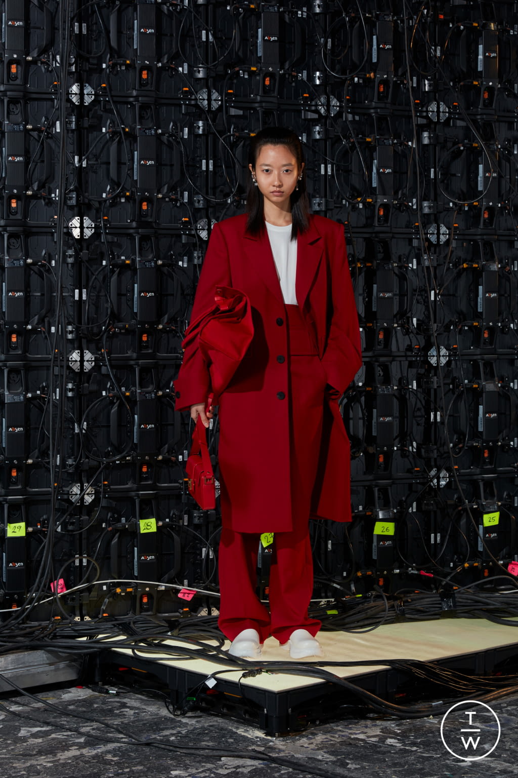 Fashion Week Paris Spring/Summer 2022 look 9 de la collection Wooyoungmi menswear