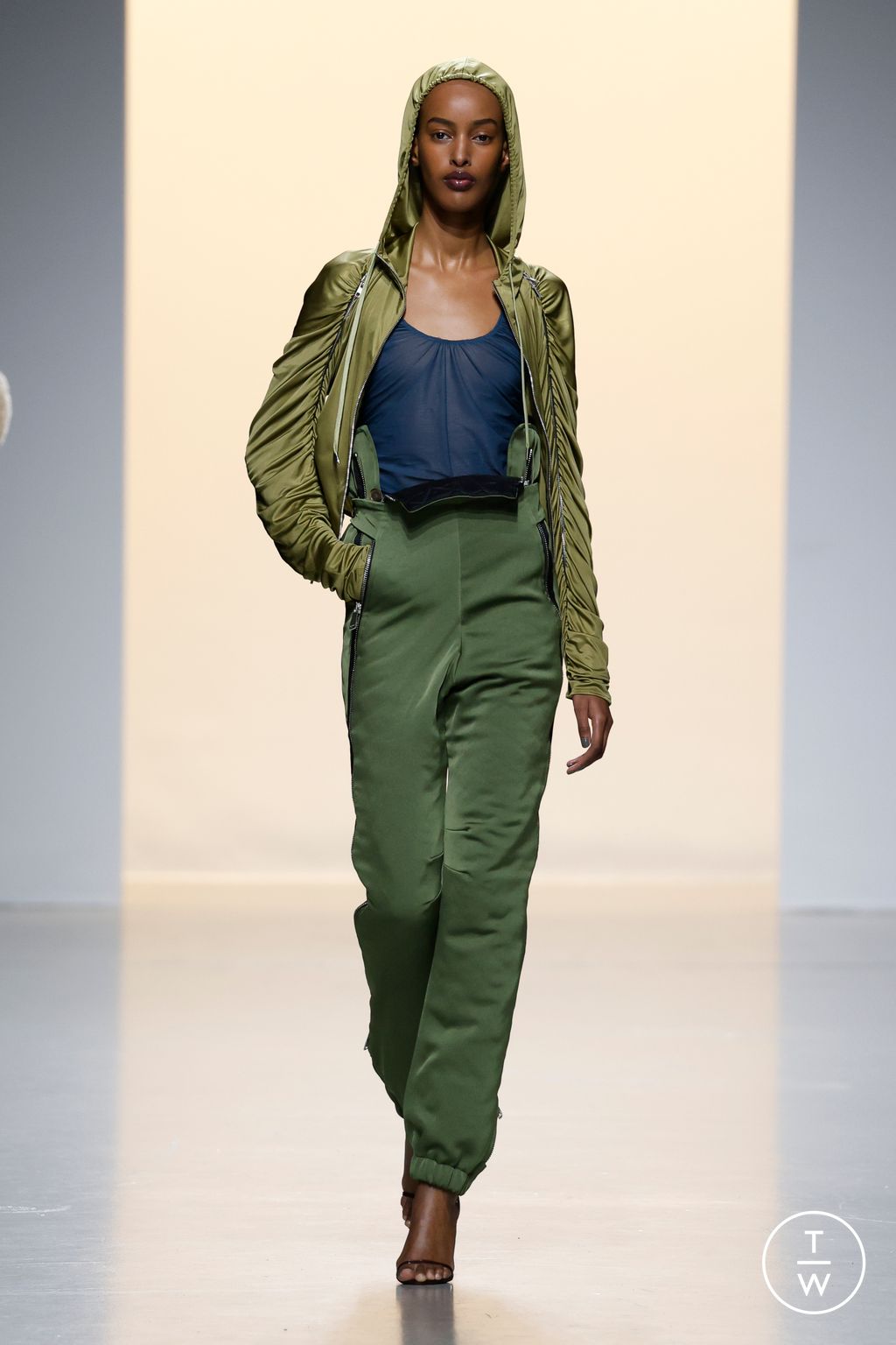 Fashion Week Paris Fall/Winter 2024 look 9 de la collection Atlein womenswear