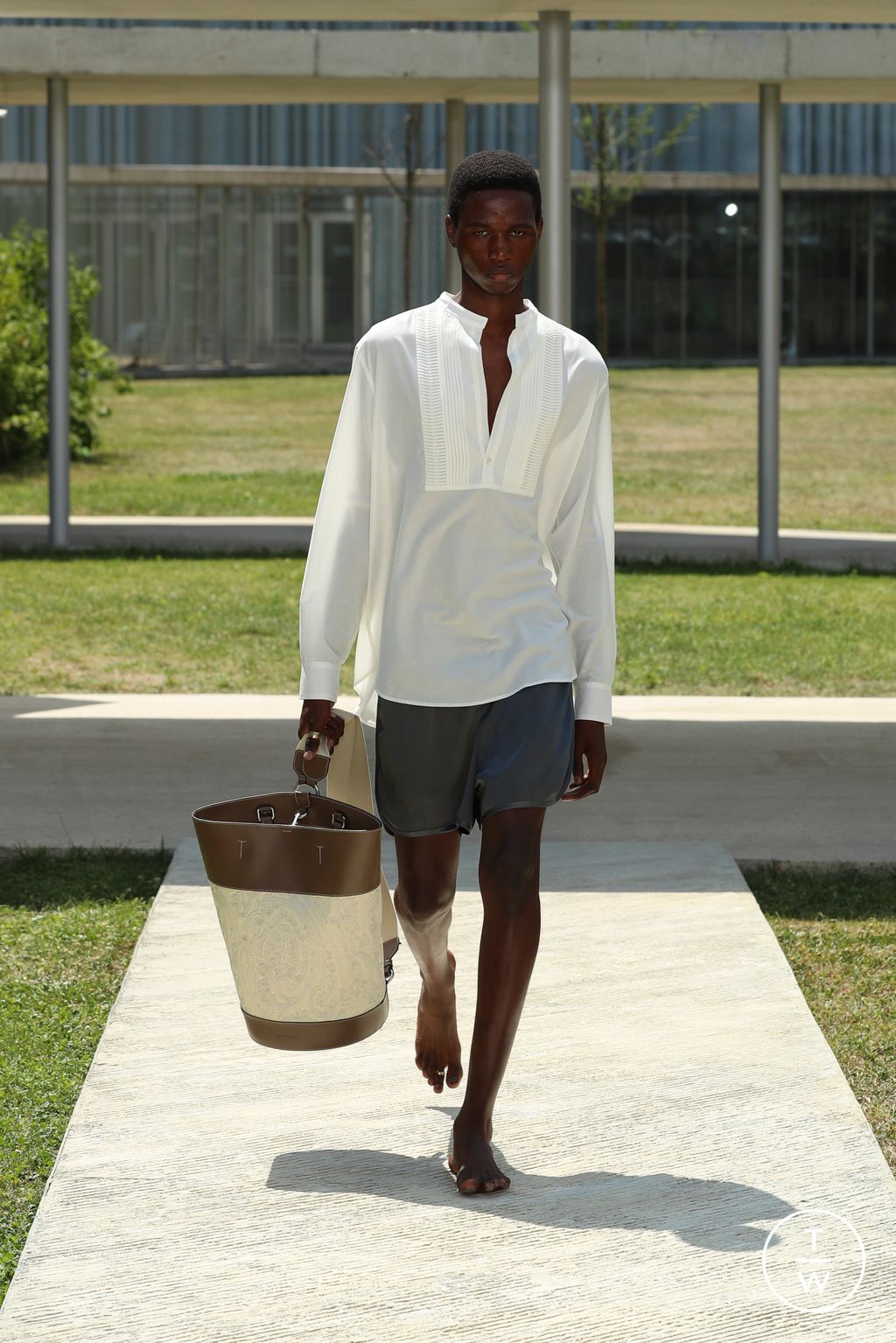 Fashion Week Milan Spring/Summer 2023 look 9 from the Etro collection menswear