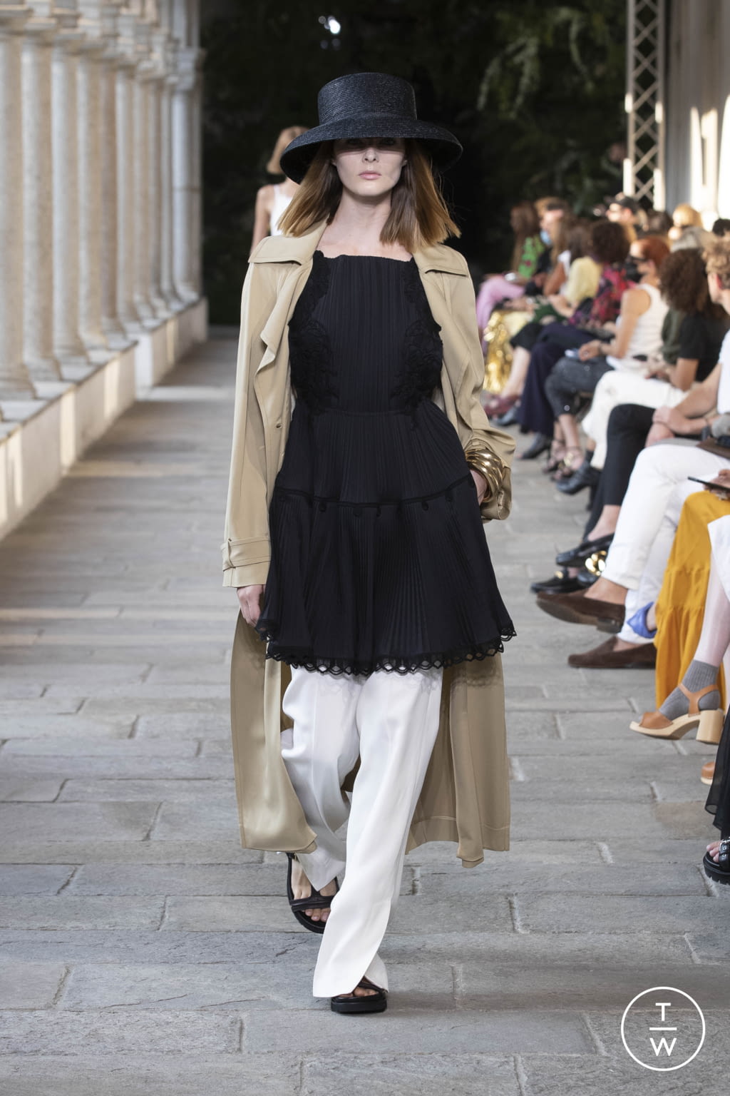 Fashion Week Milan Spring/Summer 2022 look 9 from the Alberta Ferretti collection womenswear