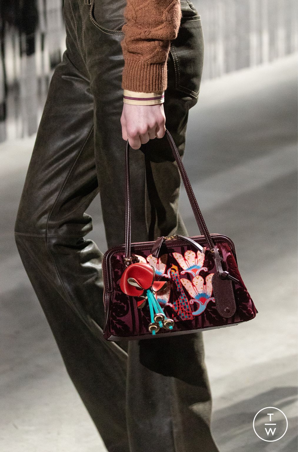 Fashion Week Milan Fall/Winter 2025 look 9 de la collection Etro womenswear accessories