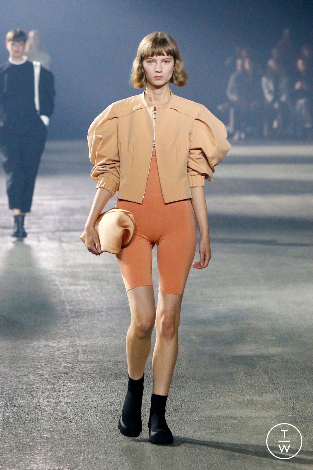 Fashion Week Paris Spring/Summer 2023 look 9 de la collection Issey Miyake womenswear
