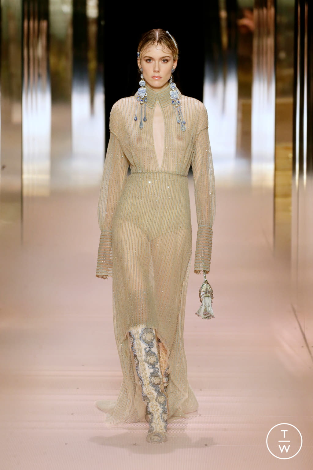 Fashion Week Paris Spring/Summer 2021 look 9 from the Fendi collection couture