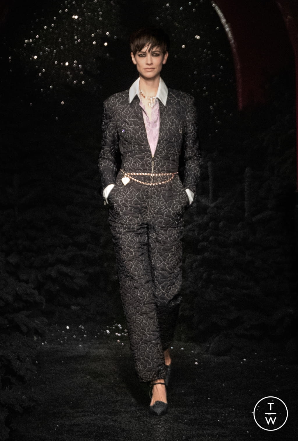 Fashion Week Paris Fall/Winter 2021 look 9 de la collection Chanel womenswear