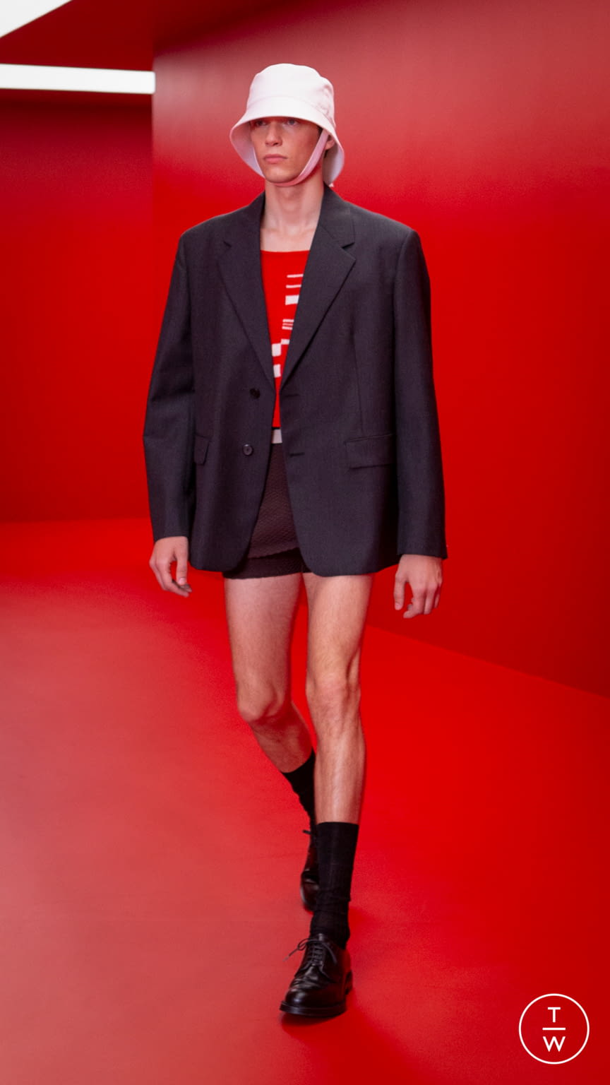 Fashion Week Milan Spring/Summer 2022 look 9 from the Prada collection 男装