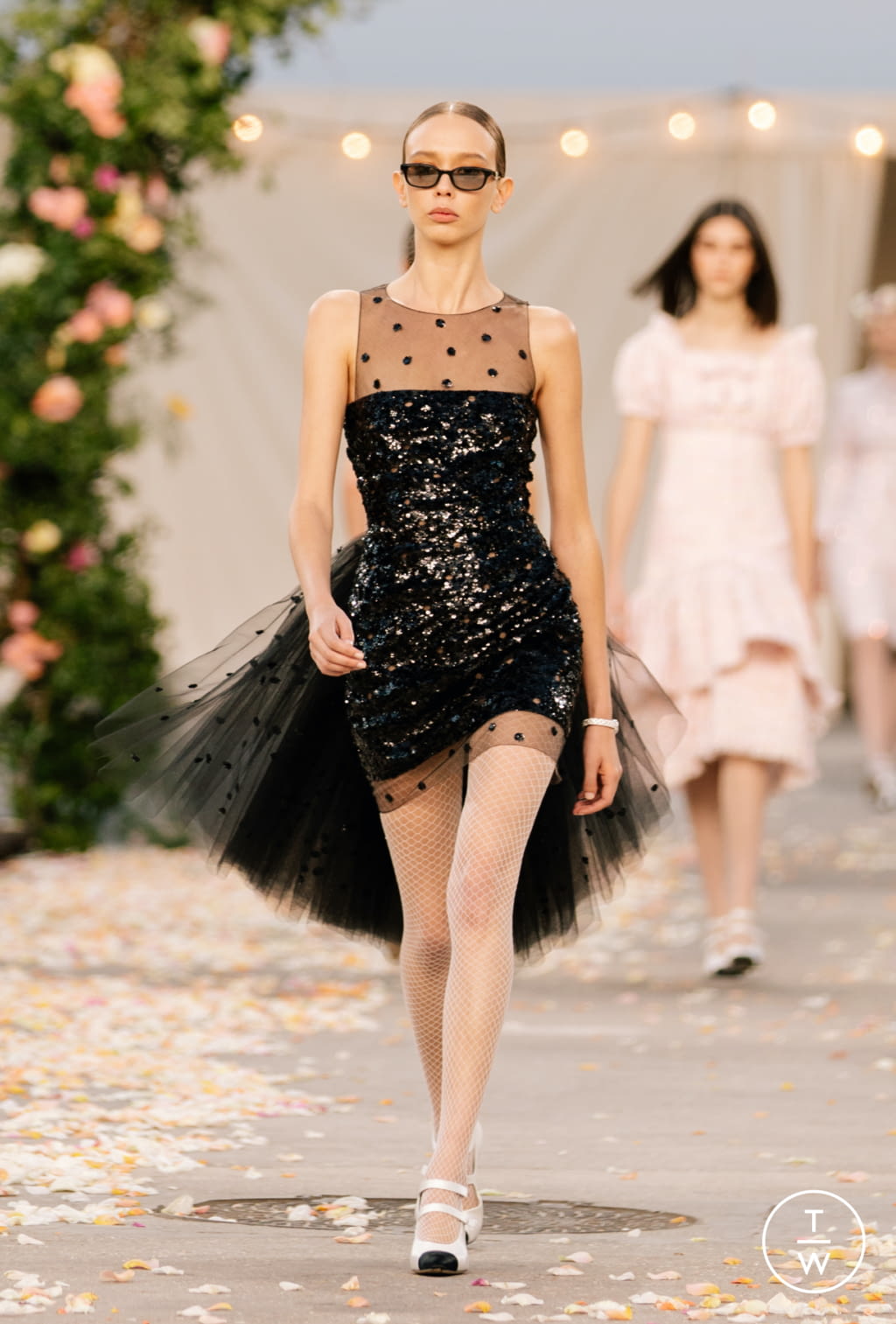 Fashion Week Paris Spring/Summer 2021 look 9 from the Chanel collection couture