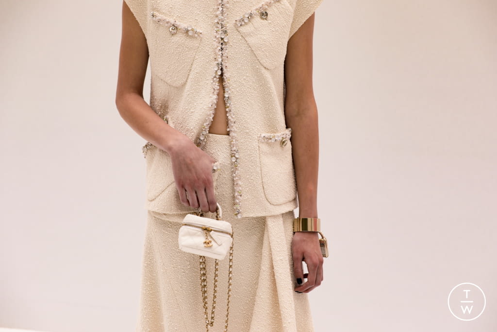 Fashion Week Paris Spring/Summer 2021 look 4 from the Chanel collection womenswear accessories
