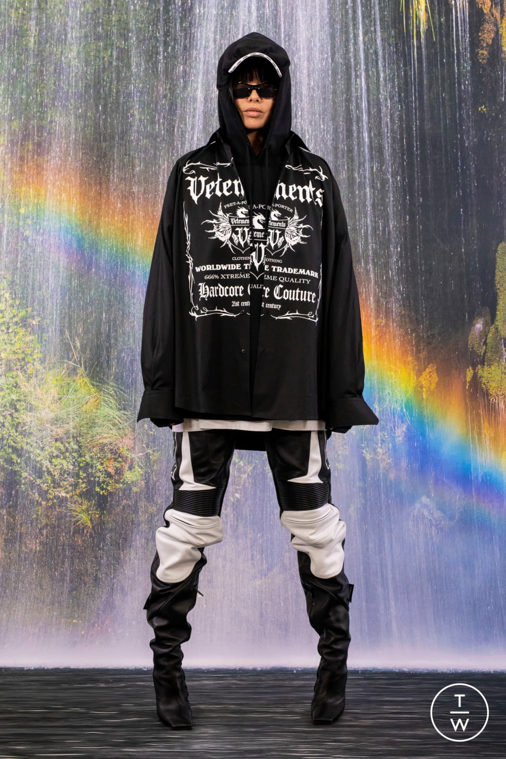Fashion Week Paris Fall/Winter 2021 look 92 from the VETEMENTS collection 男装