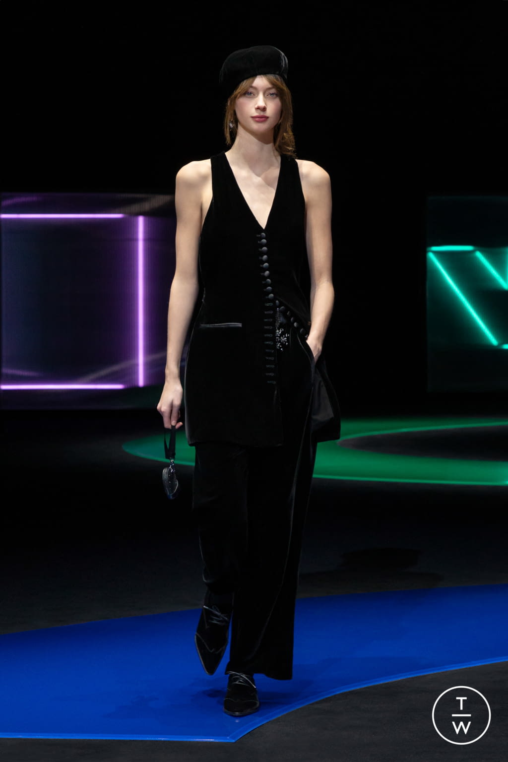 Fashion Week Milan Fall/Winter 2021 look 93 de la collection Emporio Armani womenswear