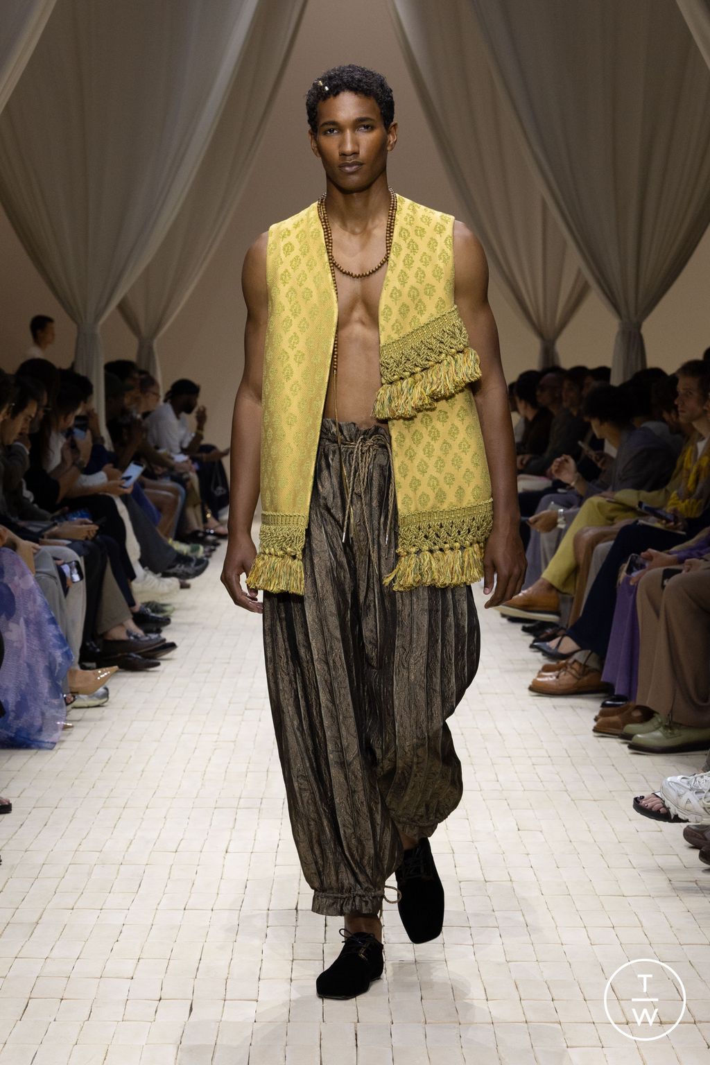 Fashion Week Milan Spring/Summer 2026 look 93 de la collection Emporio Armani menswear