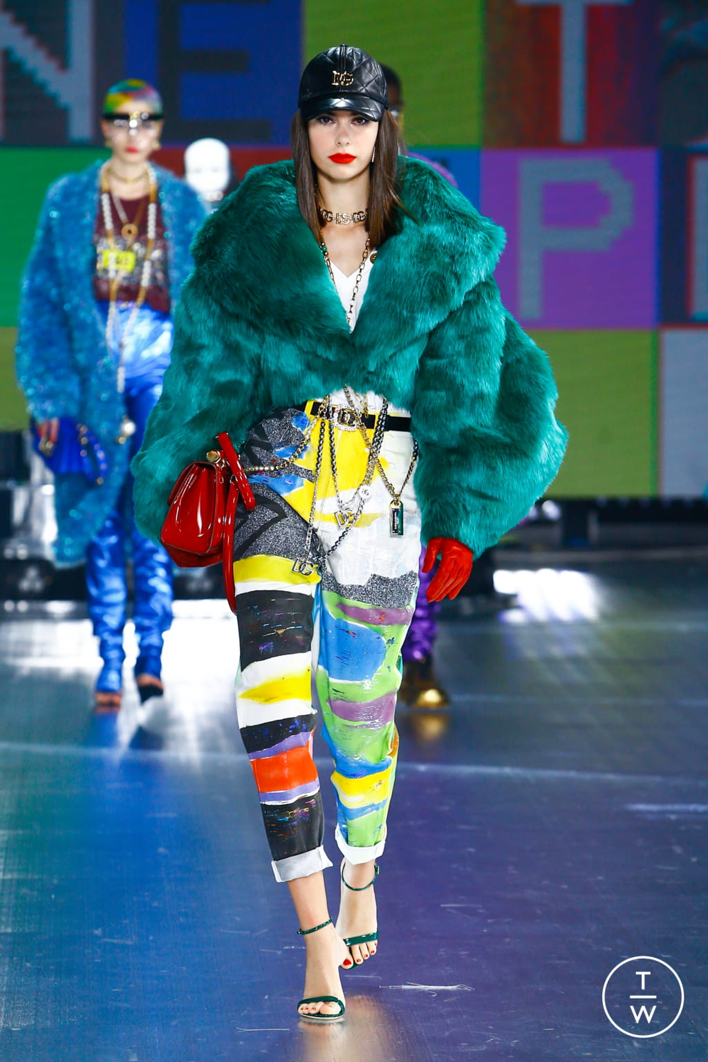 Fashion Week Milan Fall/Winter 2021 look 103 de la collection Dolce & Gabbana womenswear