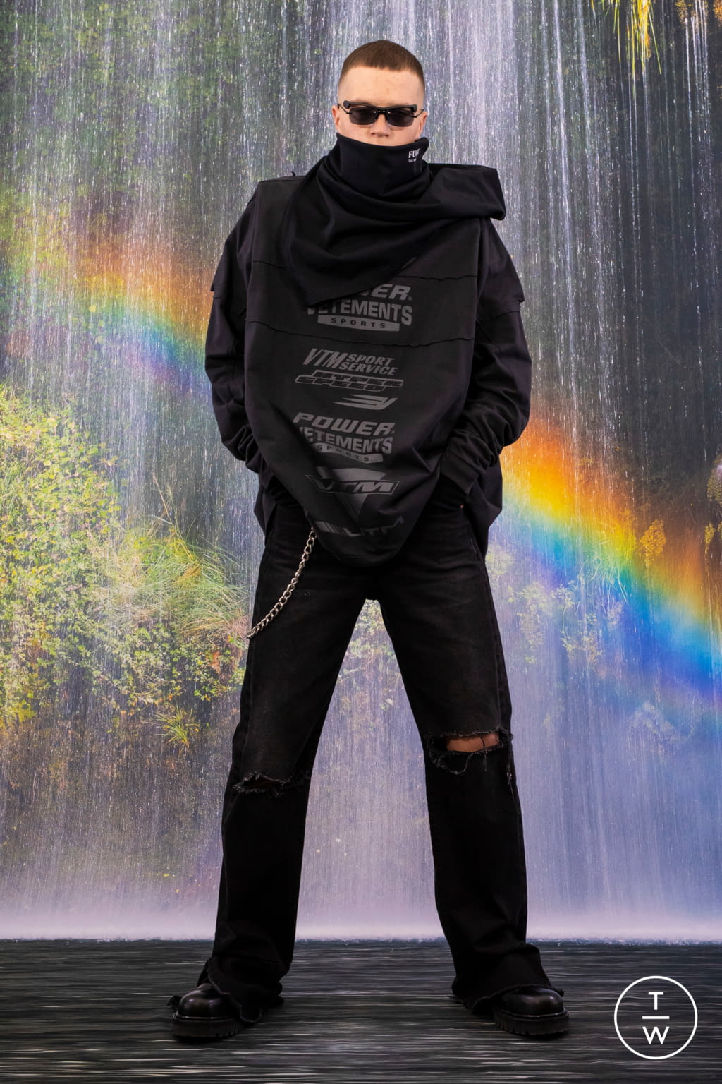 Fashion Week Paris Fall/Winter 2021 look 95 from the VETEMENTS collection menswear
