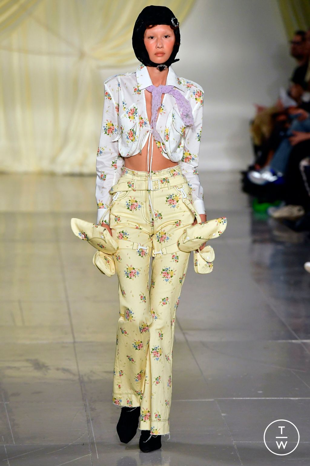 Fashion Week London Spring/Summer 2023 look 17 de la collection Yuhan Wang womenswear