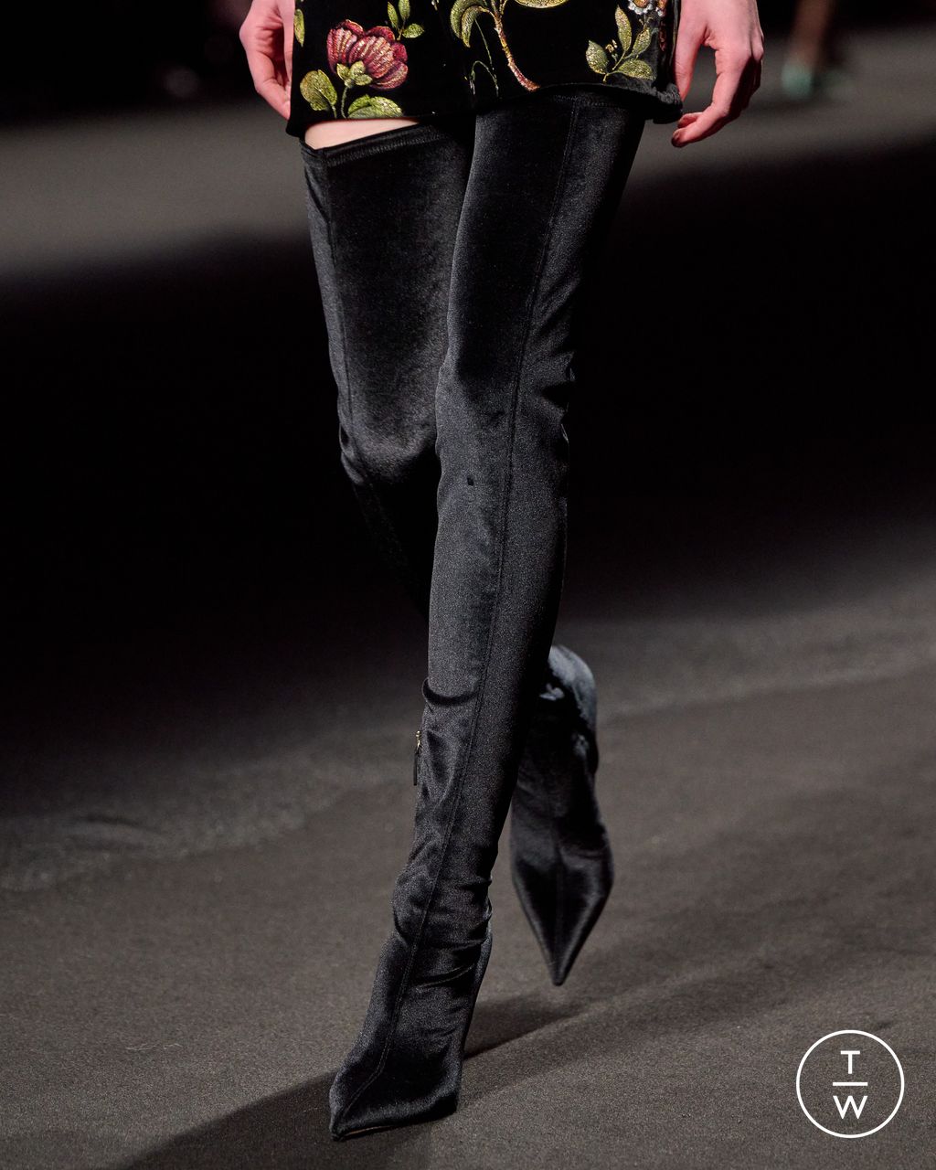 Fashion Week Milan Fall/Winter 2025 look 47 from the Roberto Cavalli collection womenswear accessories