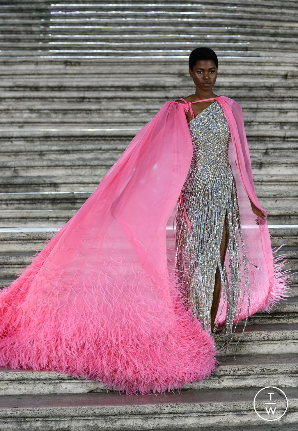 Fashion Week Paris Fall/Winter 2022 look 95 de la collection Valentino couture