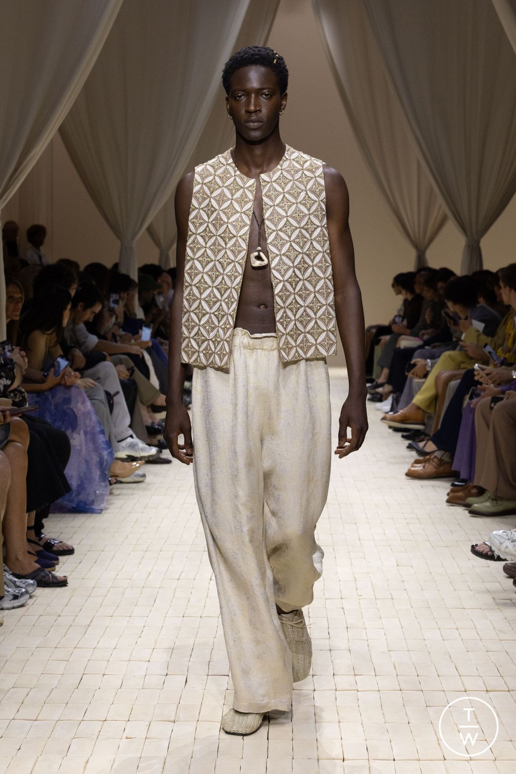 Fashion Week Milan Spring/Summer 2026 look 96 de la collection Emporio Armani menswear